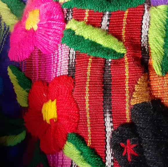 Guatemala hand made embroidery - Picture 3 of 7